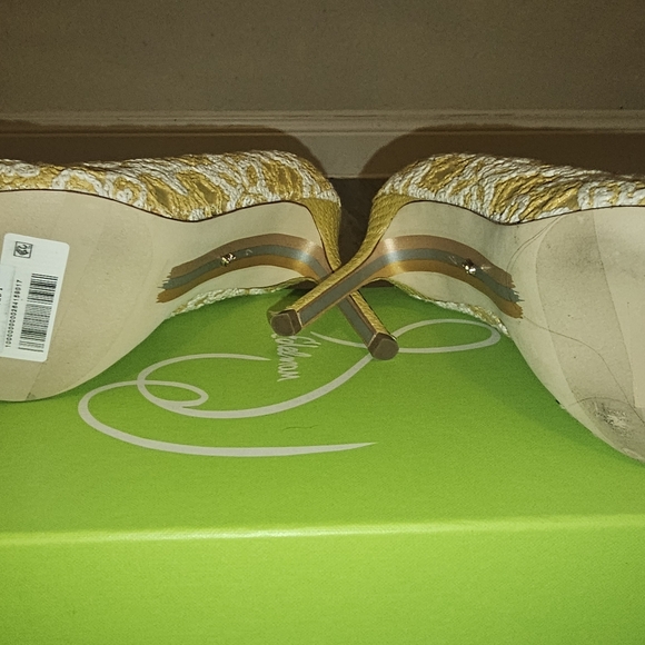 Shoes - Picture 6 of 6